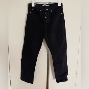 Cropped Black Levi “Wedgie Straight” Jeans
